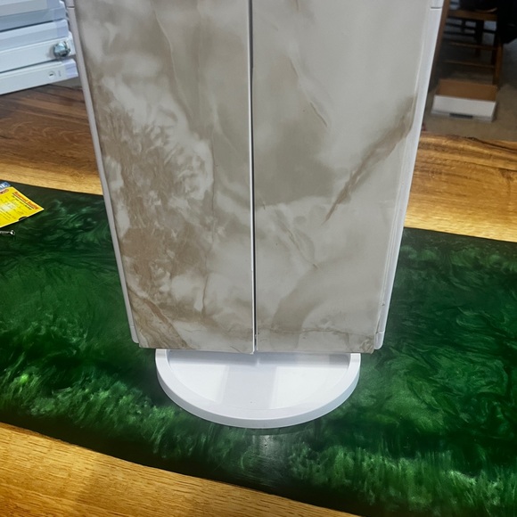 Tri-Fold LED Vanity Mirror - Picture 4 of 6